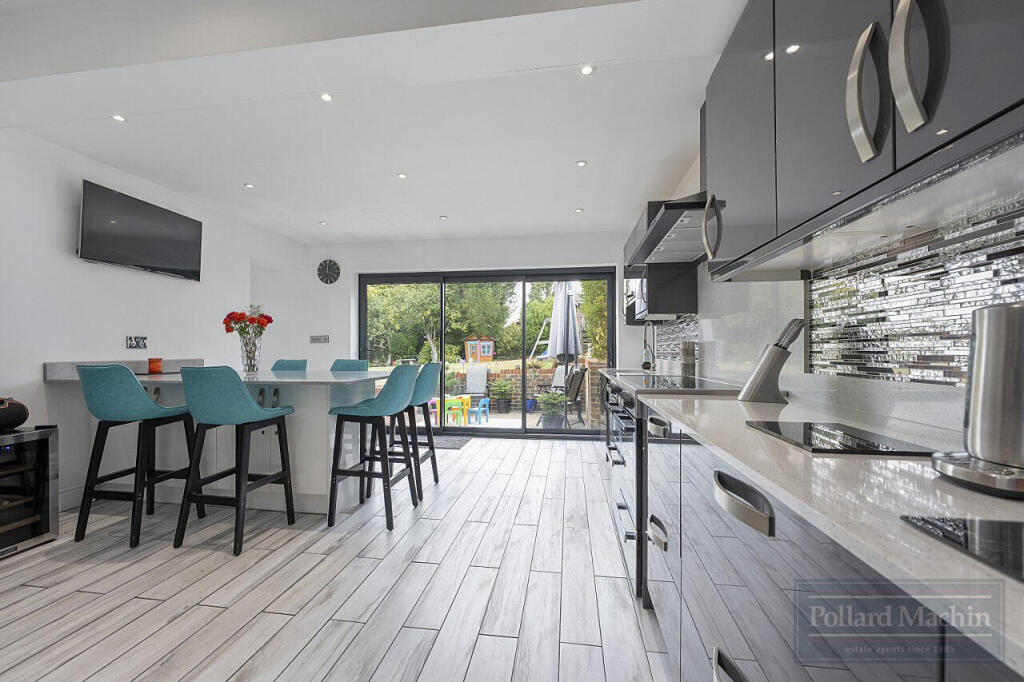 House in Croydon - View 3