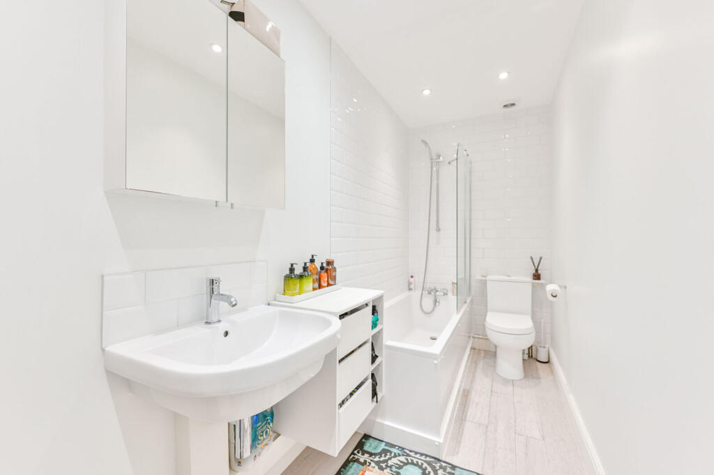 Apartment in London - View 5