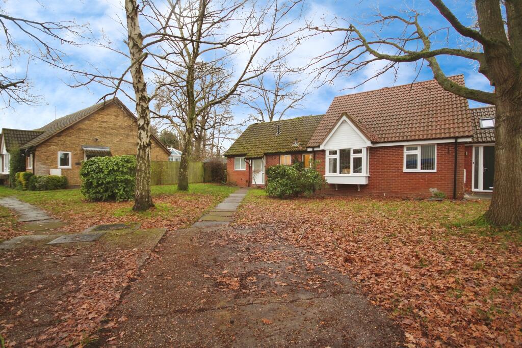 2-bed semi-detached on Spinney Close, Binley Woods, Coventry, £240,000