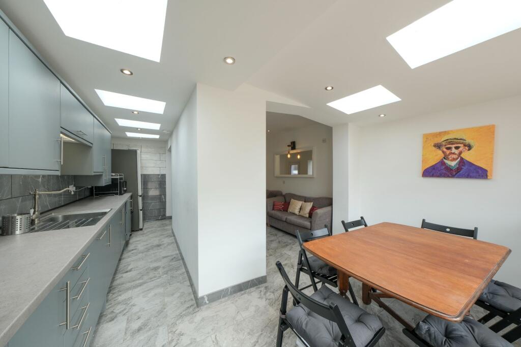 5 bedroom semi-detached house for rent