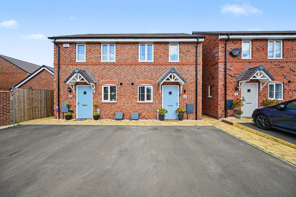2-bed semi-detached on Chartreuse Close, Ashlawn Gardens, £265,000