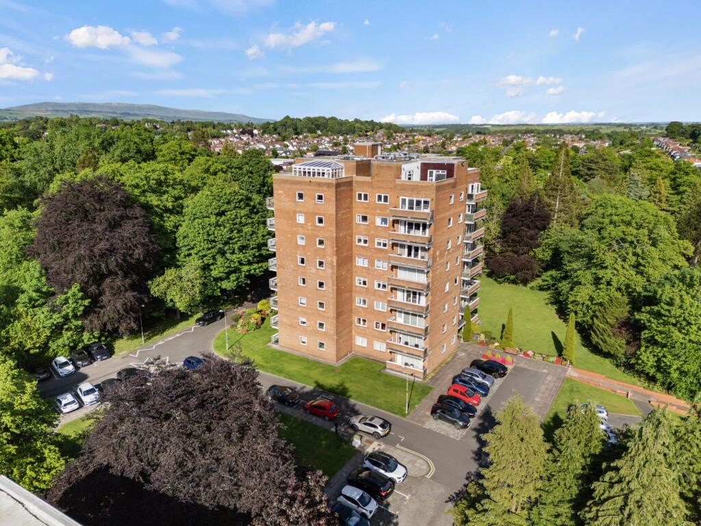 Main image of property: 17 Norwood Park, Bearsden, G61 2RF