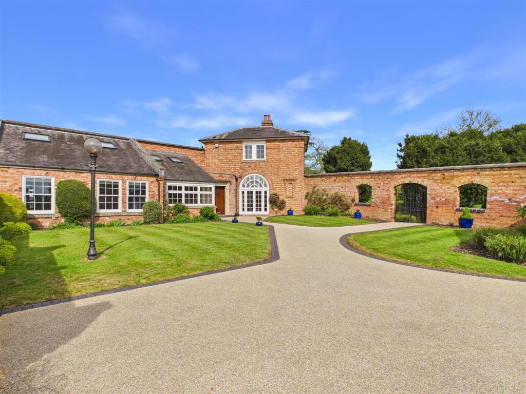 Main image of property: Clopton, Stratford-Upon-Avon
