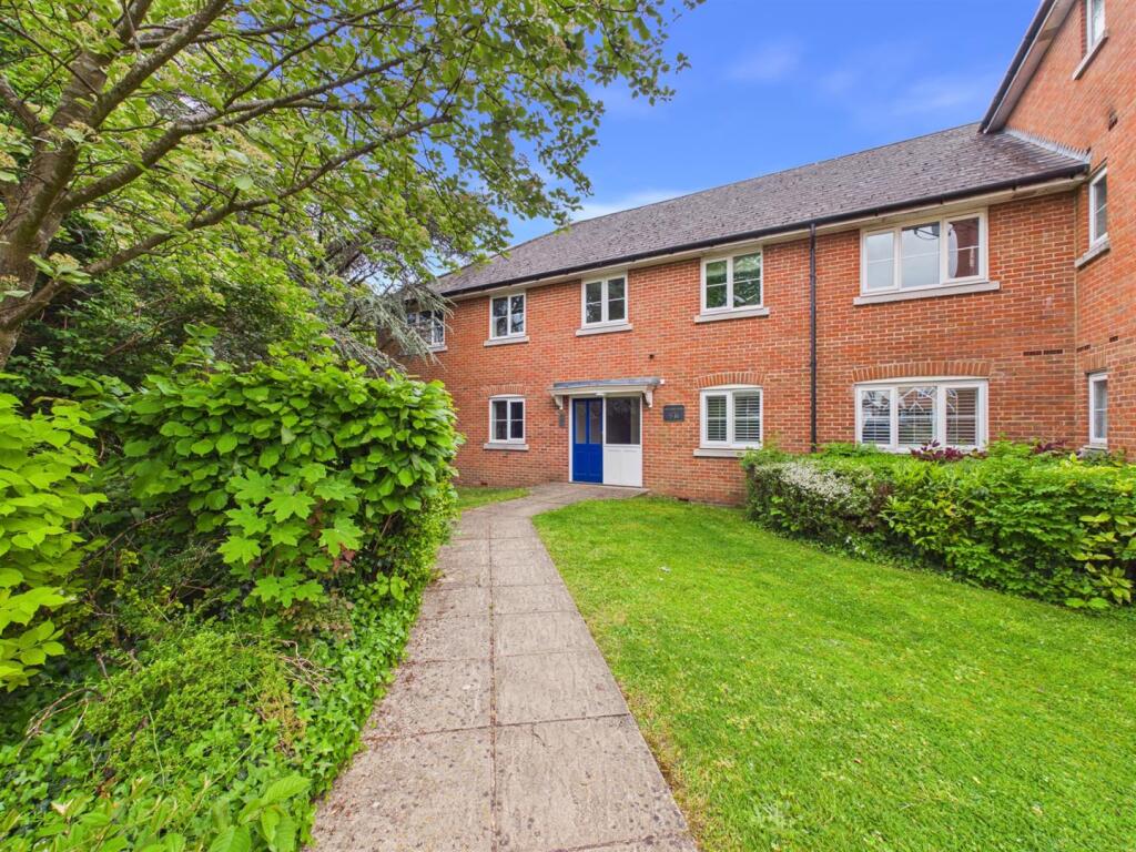 Main image of property: Wendover Road, Aylesbury, Buckinghamshire