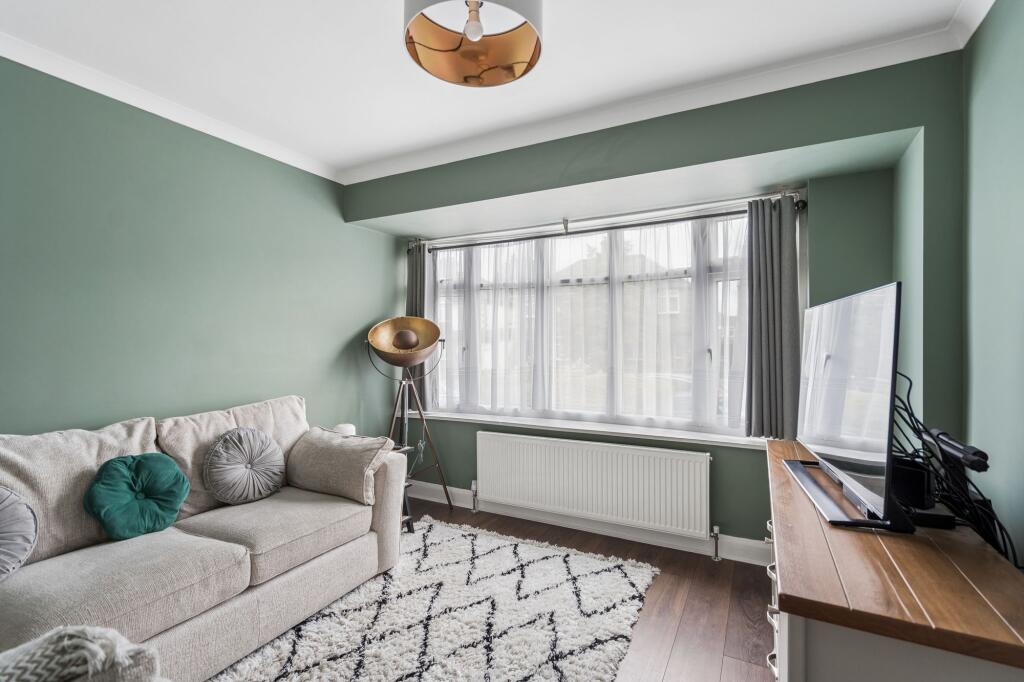House in Watford, Hertfordshire - More