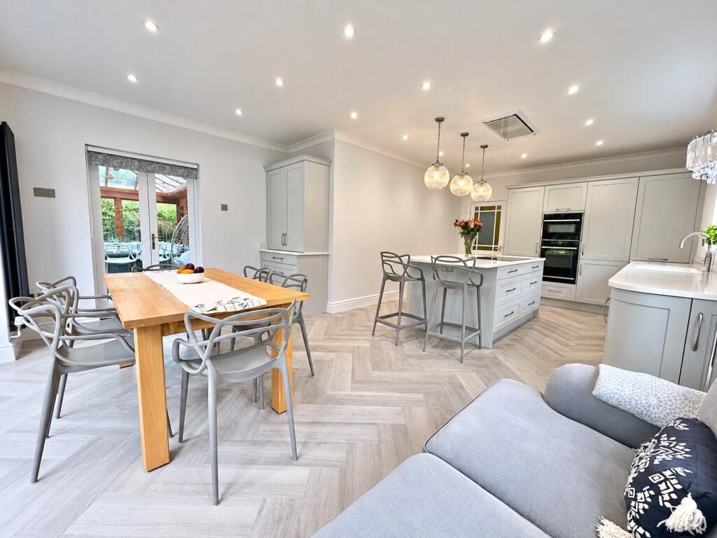 Dawstone Road, Heswall, Wirral, CH60 photo 3