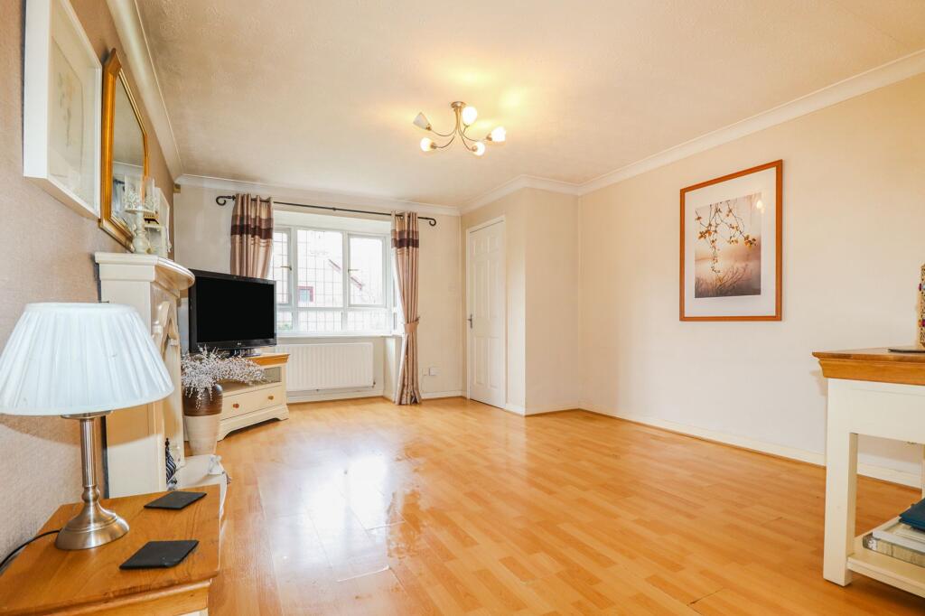 Kirkham Close, Warrington photo 3