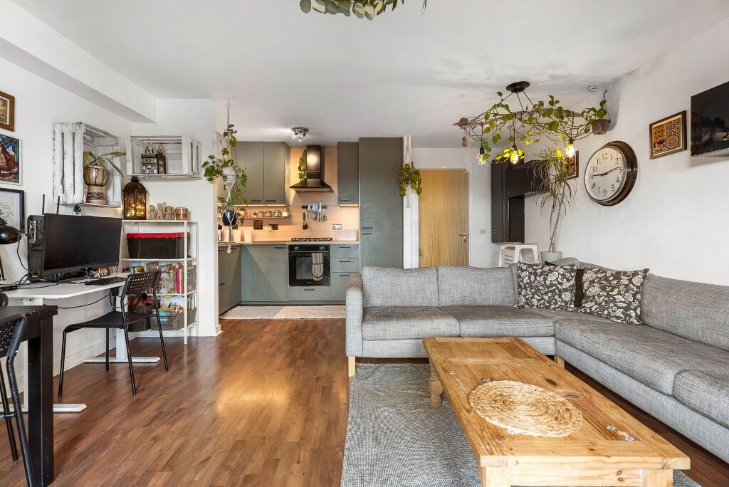 Main image of property: 2/8 Thorntreeside, Leith, Edinburgh, EH6 8FB