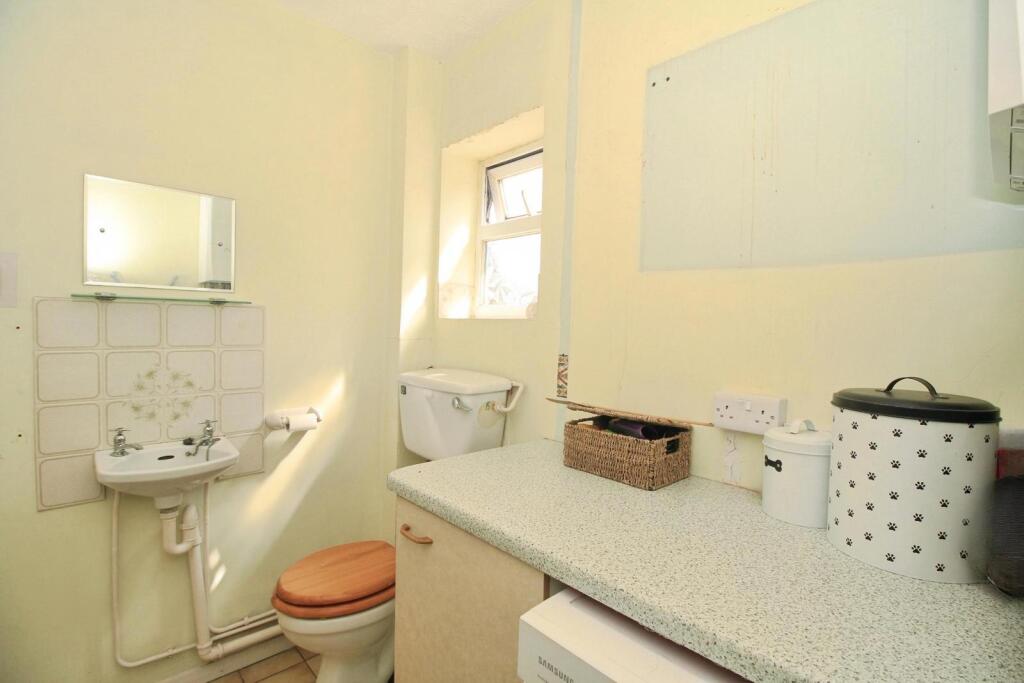 House in Blaby, Sharnford - More
