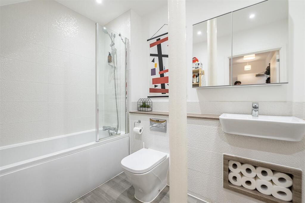 Apartment in St Albans - More