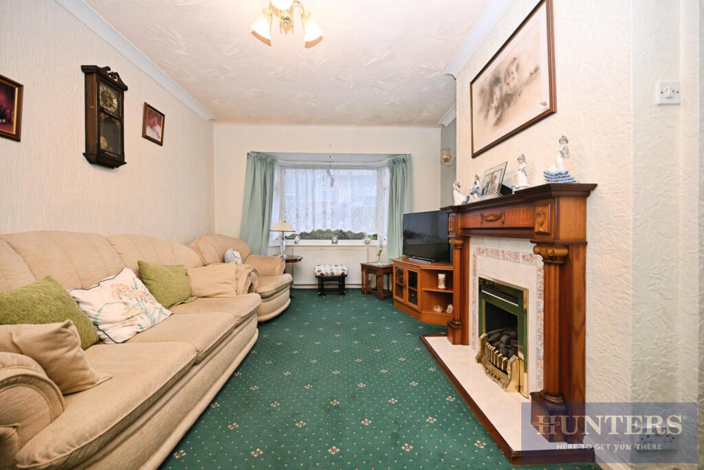 Banksfield Avenue, Yeadon, Leeds photo 3