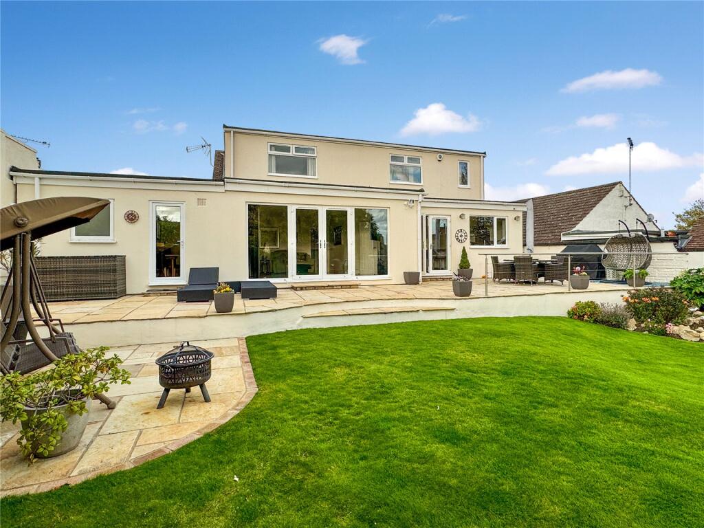 House in Sevenoaks, Hextable - More