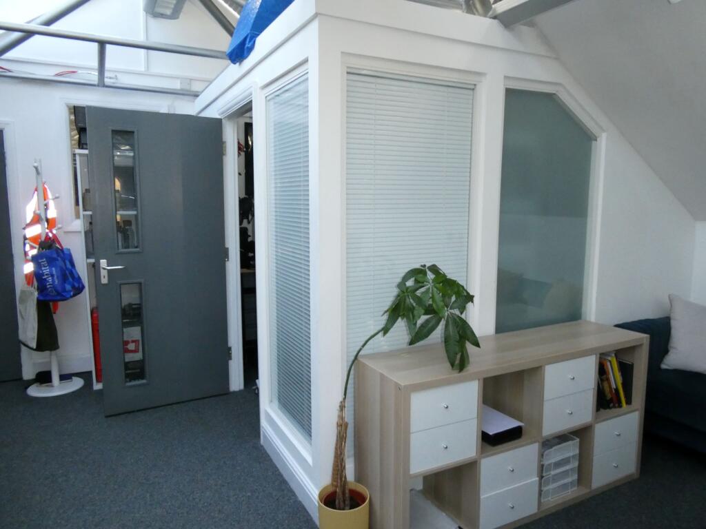FF entrance and small meeting room