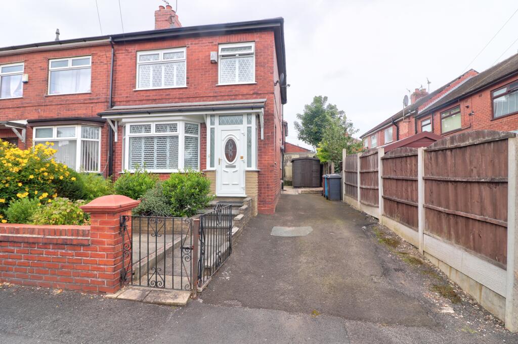 2-bed semi-detached on Alexandra Crescent, Oldham, OL1, £160,000