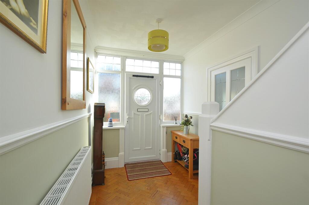 Ideal Family Home * Lake photo 4