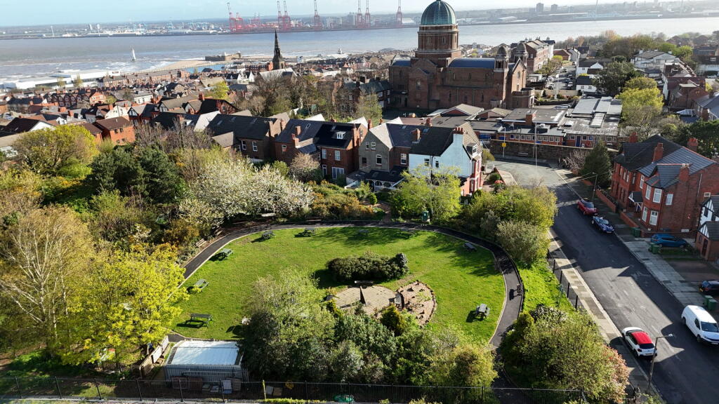 House in Wirral, Liverpool City Region - View 3