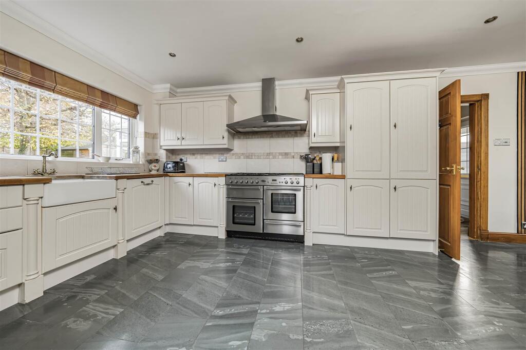 Additional image 5 of Oakwood Road, Bricket Wood, St. Albans