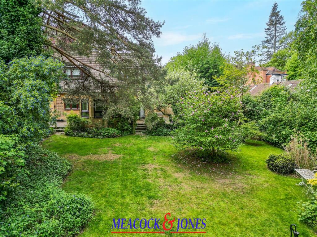 Worrin Road, Shenfield, Brentwood photo 4