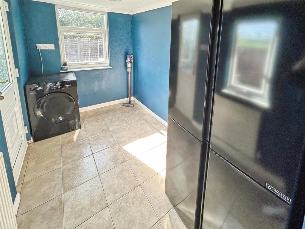 House in Swadlincote, Lower Midway, Hartshorne - More