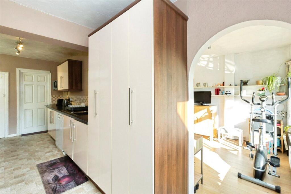 House in Ilford, Clayhall - View 3