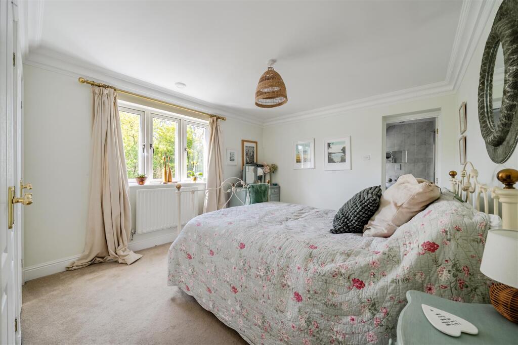 House in Swindon - View 5