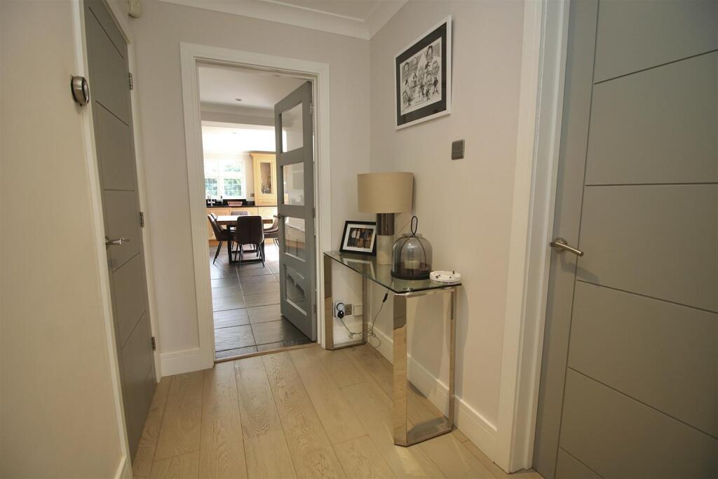 House in Basildon, Billericay - View 6
