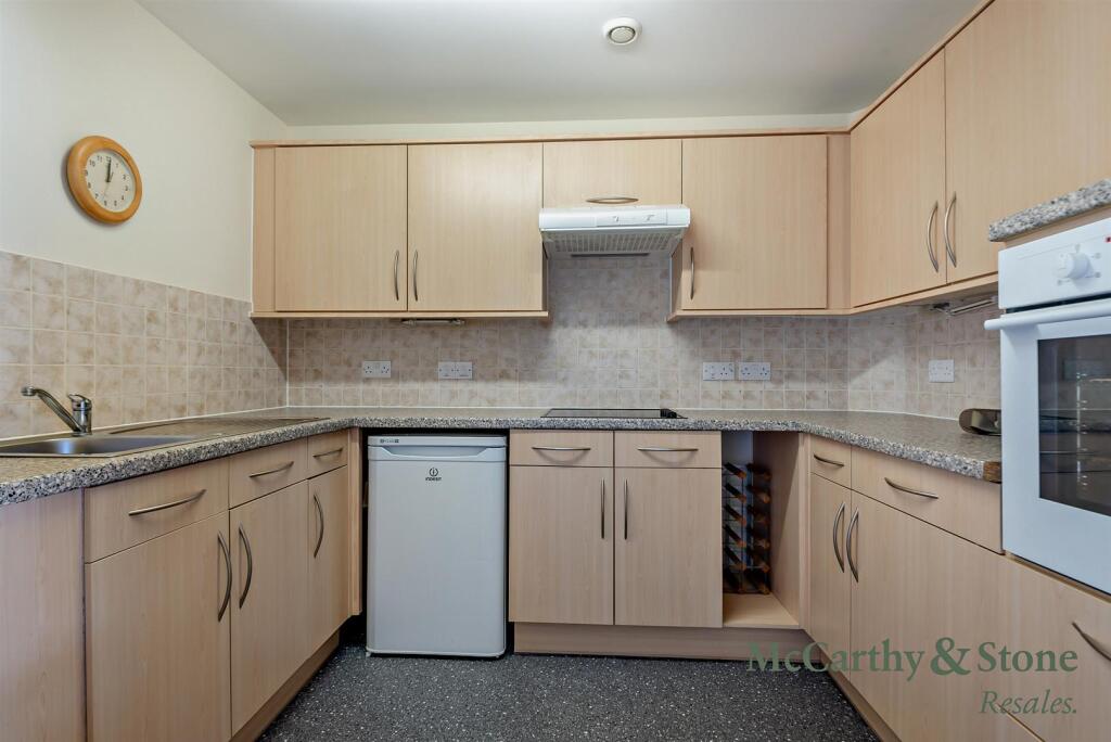Apartment in Worthing, Broadwater - More