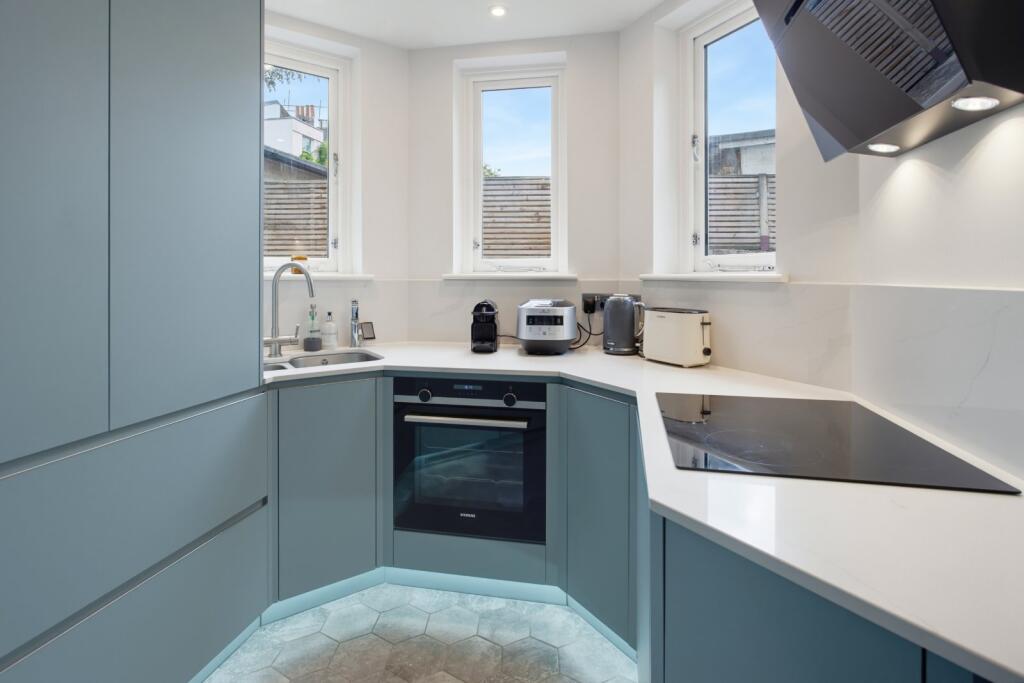 Apartment in London - View 5