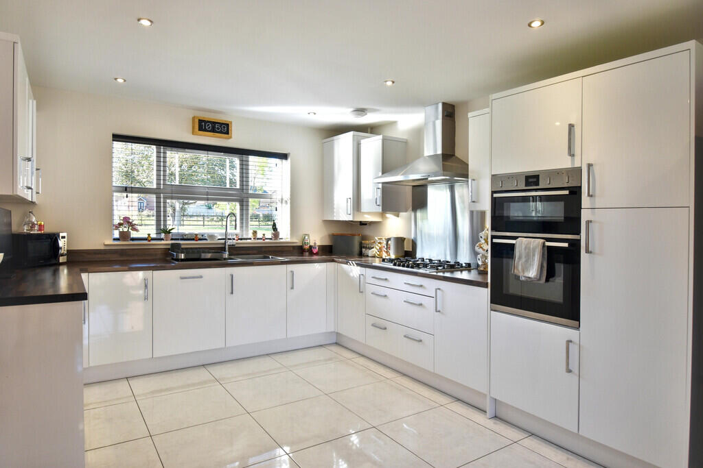 House in East Lindsey, Louth - More