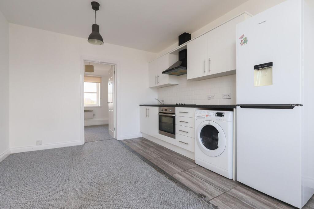 Apartment in Truro - View 3