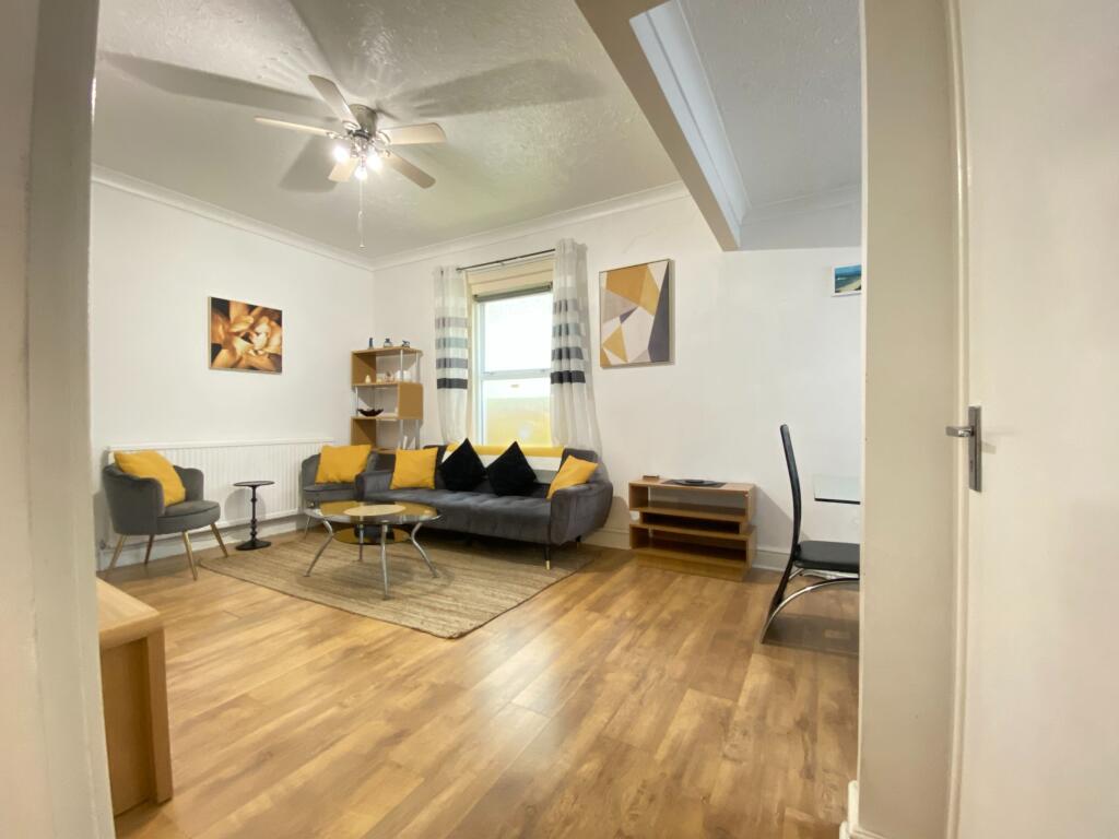 Apartment in Christchurch, Pokesdown, Bournemouth - View 3