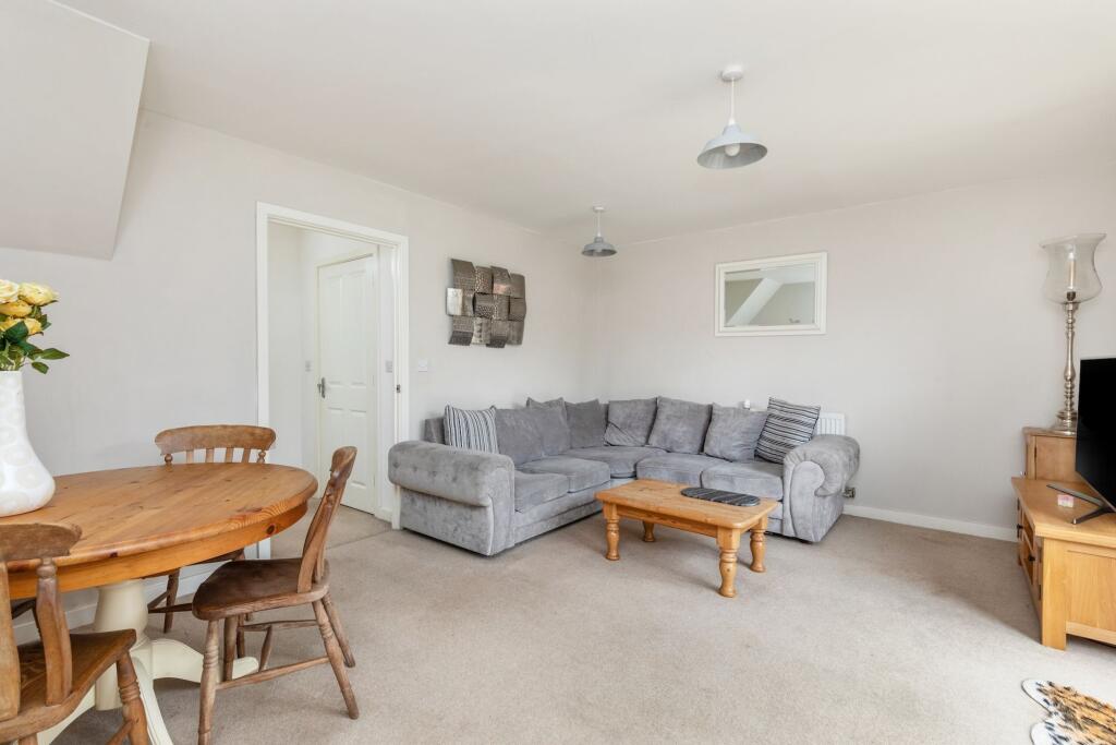 House in Horsham, Broadbridge Heath - View 4