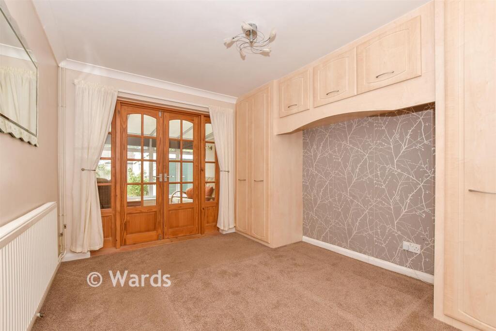 Barham Close, Maidstone, Kent photo 3