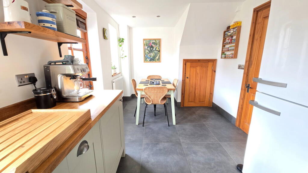 High Street, East Ilsley, Berkshire, RG20 7HZ - View 6