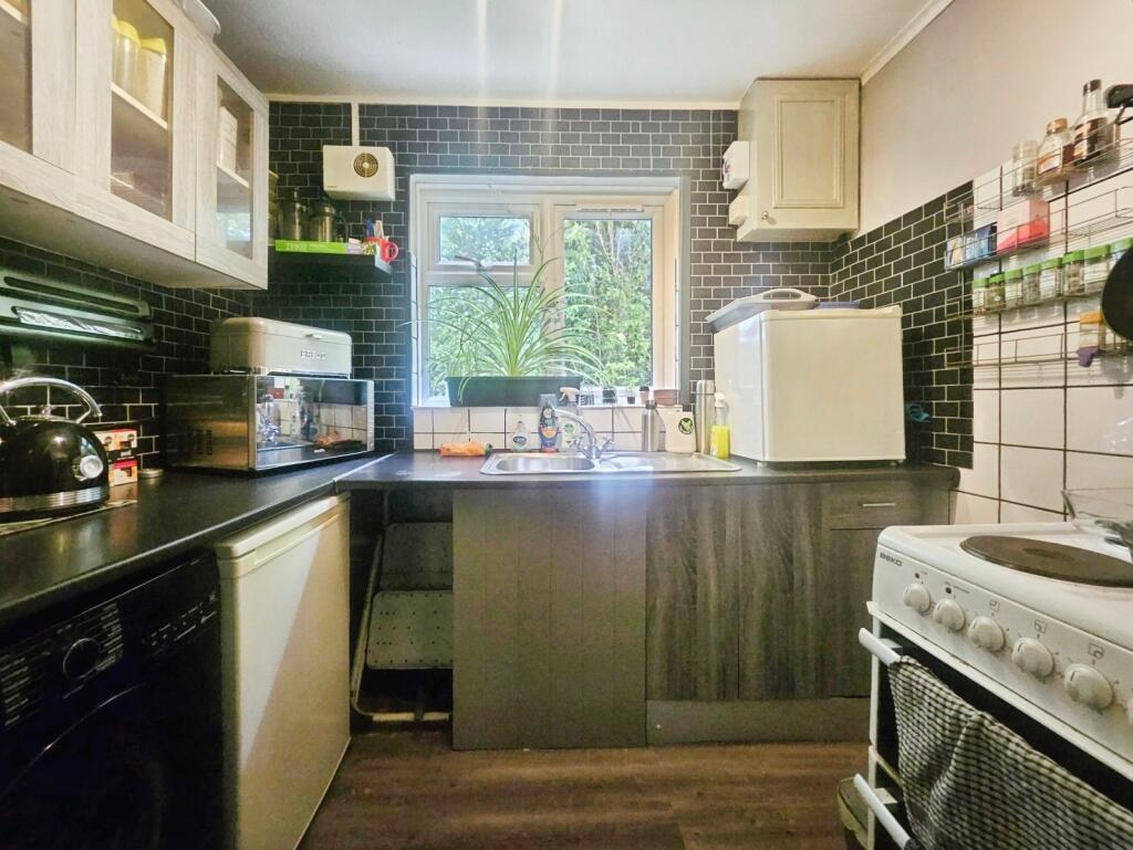 Shelley Drive, Broadbridge Heath, Horsham - View 5