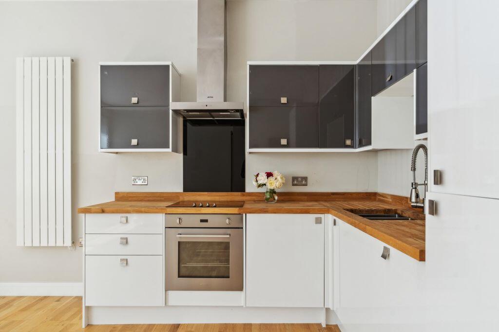 Apartment in Slough - View 5