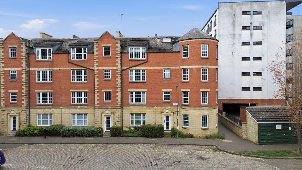 Main image of property: 28/2 Poplar Lane, Leith, Edinburgh, EH6 7HD