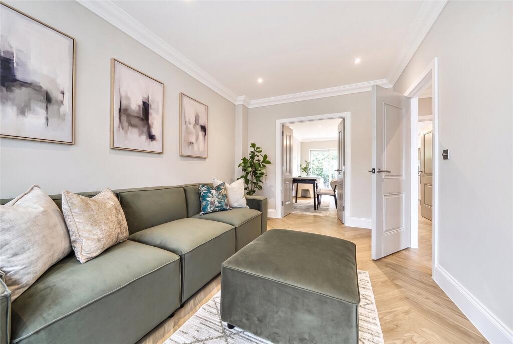 House in London, Oakleigh Park, Brunswick Park - More