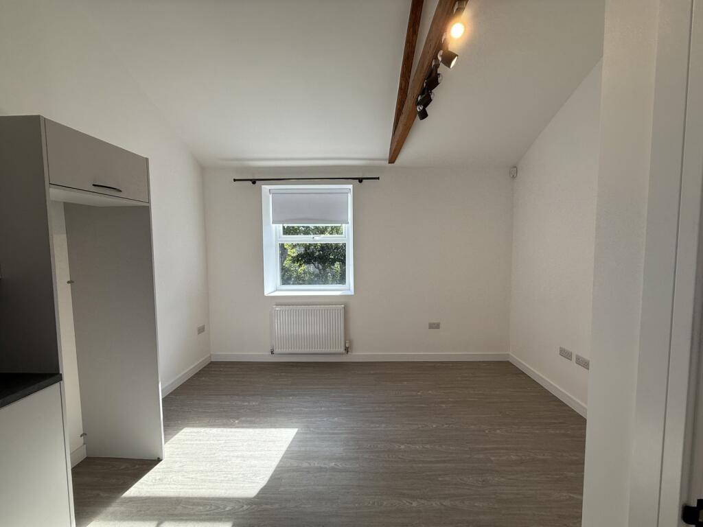 Apartment in Harrogate, Harlow - View 3