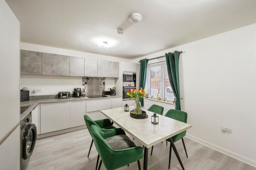 Foxglove Drive, Auckley, Doncaster photo 4
