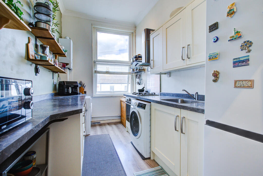 Apartment in Southend-on-Sea, North Shoebury - More