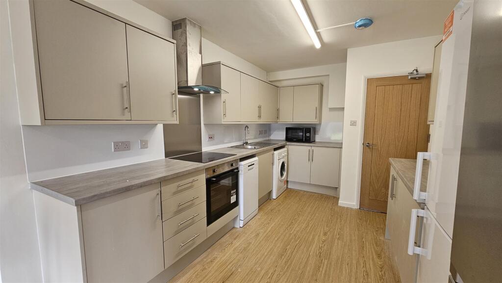 Main image of property: Room 4, 217 Arbury Road, Cambridge