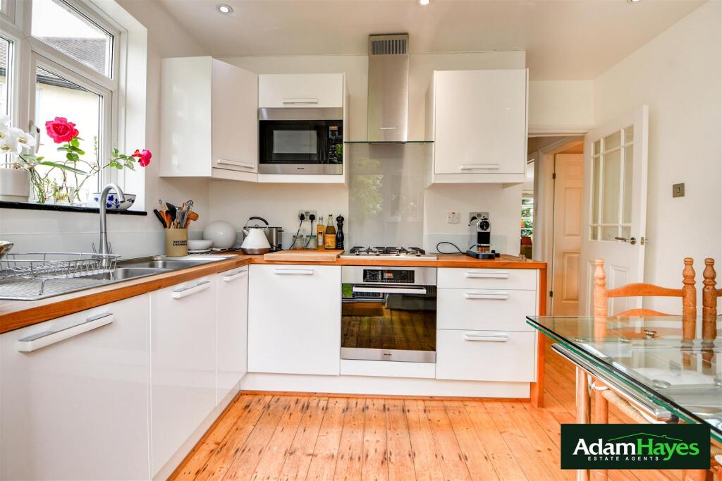 Apartment in London, West Finchley - More