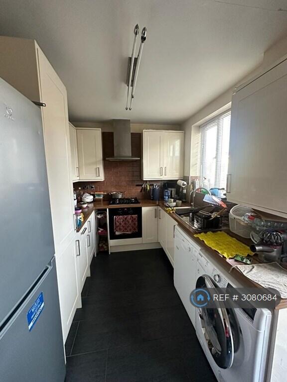 House in Slough - View 3