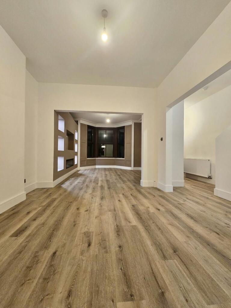 Jubilee Road, Weston-Super-Mare - STYLISH REFURBISHED HOME photo 2