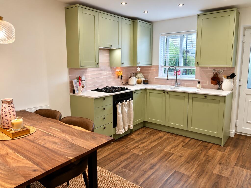 House in Kirklees, West End, Cleckheaton - View 2