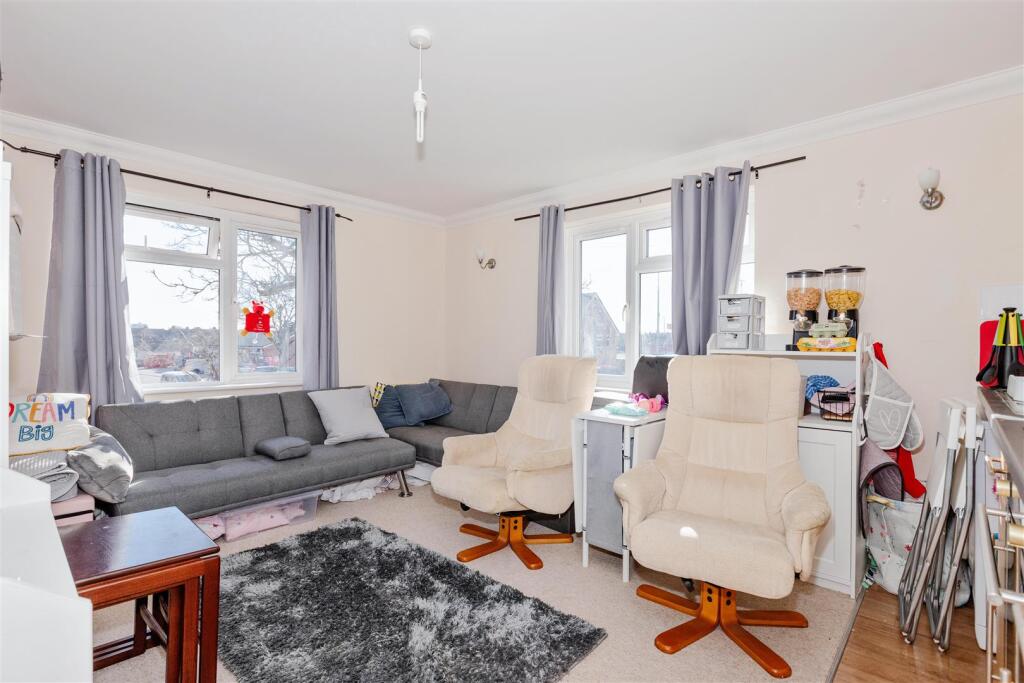 Bulkington Avenue, Worthing photo 4