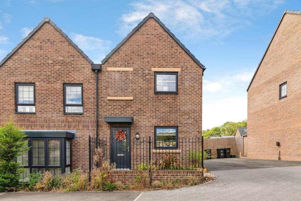 Main image of property: Lincoln Drive, Gedling, Nottingham
