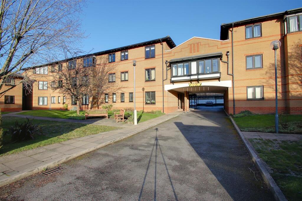 Main image of property: Lakeview, Railway Terrace, Kings Langley
