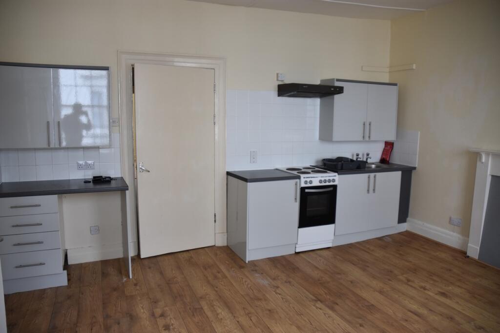 Apartment in Cardigan, Bridgend - View 2